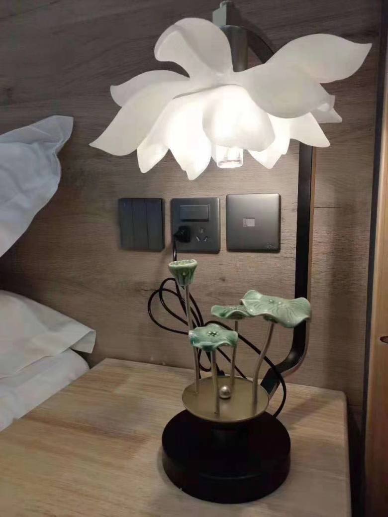 20200108/5e15d4799f1eb.jpg 民宿客棧窗臺(tái)柜家具圖片.jpg