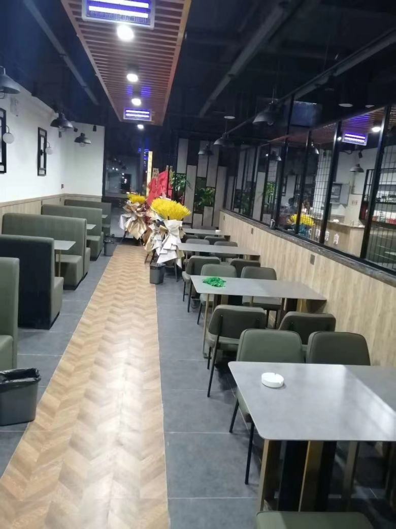 20200926/5f6e8b219c0bf.jpg 大帥烤肉餐桌椅和卡座沙發(fā)安裝現(xiàn)場.jpg