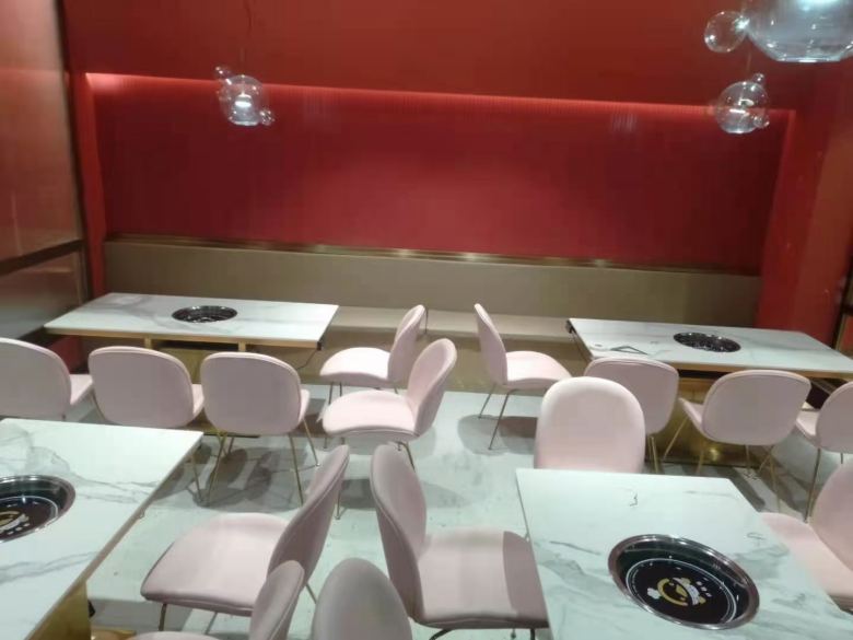 20210209/602242daf35c7.jpg 口福緣老板與西安火鍋?zhàn)缽S家簽約合同.jpg