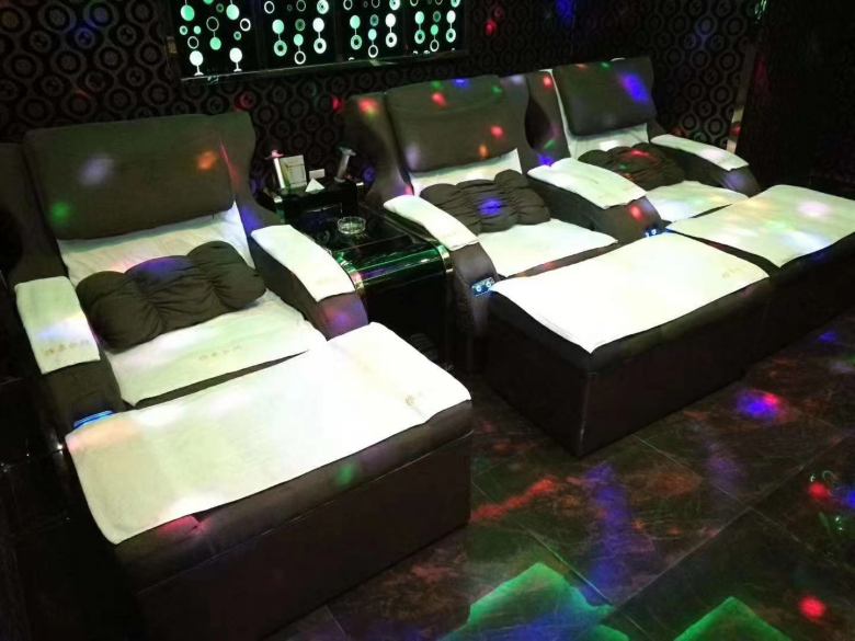 西安博菲克電動(dòng)足浴沙發(fā)展廳.jpg