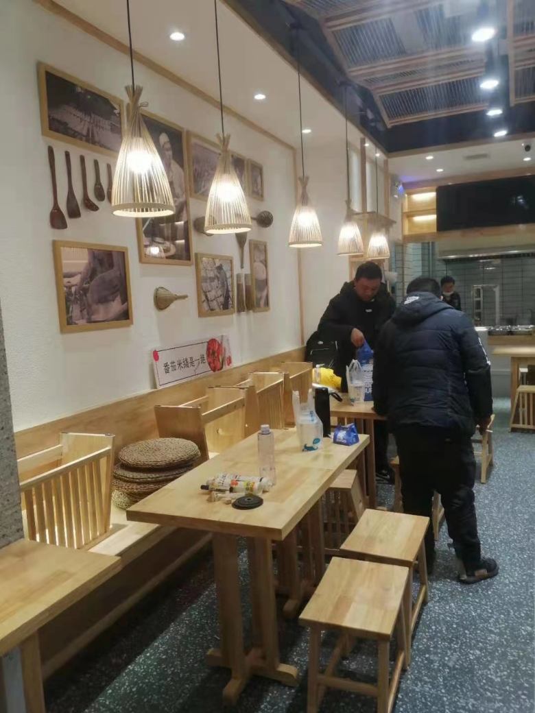 20210316/6050b73af06b2.jpg 客戶現(xiàn)場驗(yàn)收餐桌椅.jpg