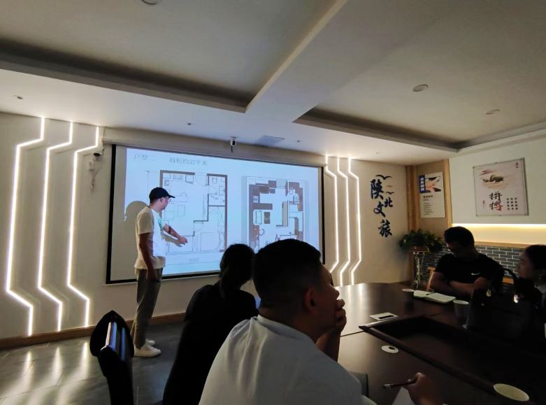 20210611/60c2a8a844f8f.jpg 西安酒店家具廠領(lǐng)導(dǎo)與延安酒店嘉賓合影留念.jpg