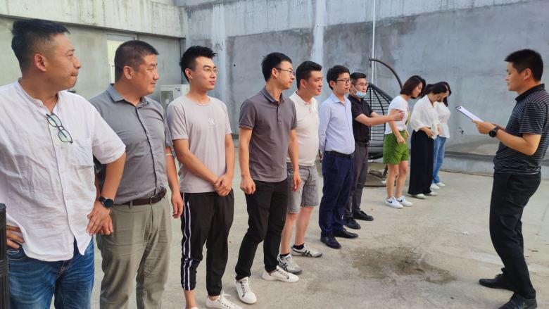 20220601/6297151cb1312.jpg 博菲克飛越團(tuán)隊(duì)進(jìn)行風(fēng)采展示演練.jpg