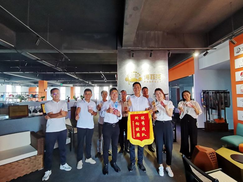 20220805/62ec89b338c95.jpg 博菲克業(yè)務(wù)部雨點(diǎn)戰(zhàn)隊(duì)合影留念.jpg