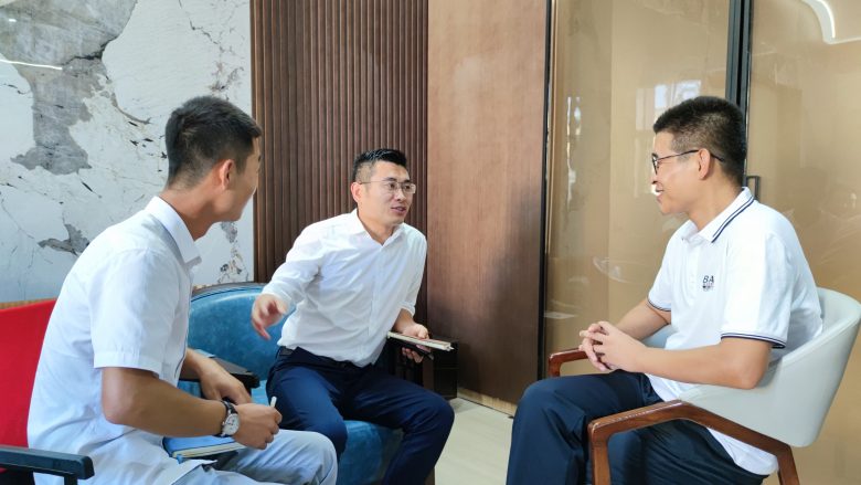 20220808/62f0da3e65d46.jpg 分組進行銷售技巧現(xiàn)場模擬演練.jpg