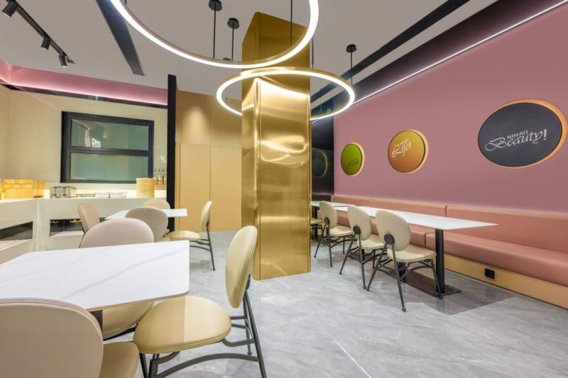 20230809/64d34888b1876.jpg 酒店早餐區(qū)桌椅.jpg